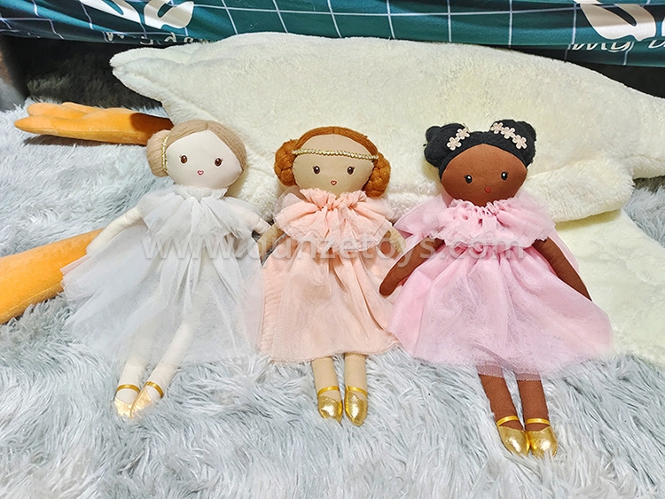 FASHION DOLL